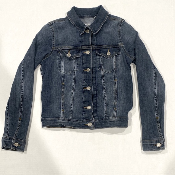 Signature by Levi Strauss Other - Girls Denim Jean Signature Levi Strauss Basic Truckers Jacket.    SIZE S